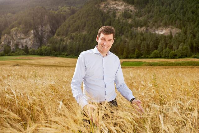 Zillertal Bier GF Martin Lechner freut sich über den Erfolg des "Zeller Hell".  | Foto: ZB