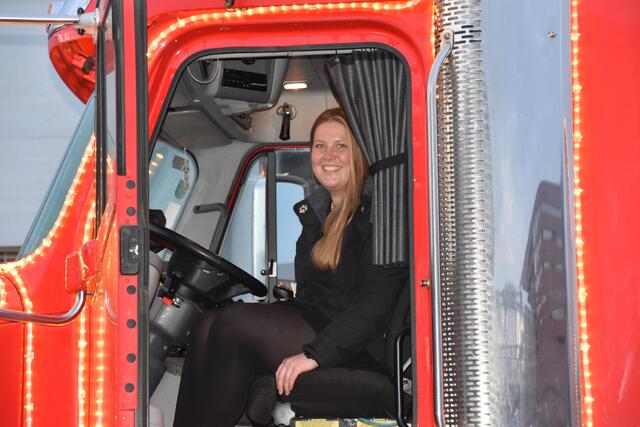 Sarah Steiner freute sich sehr über die Möglichkeit, im Coca-Cola Truck mitfahren zu dürfen. | Foto: Philip Steiner