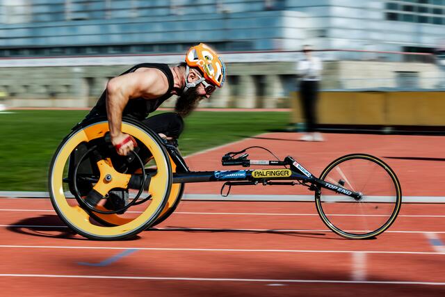 Thomas Geierspichler beendete in Zagreb beim IPC Athletics Grand Prix seine Wettkampfsaison. Dabei schaffte er etwas, was ihn selbst überraschte: Auf der langsamen Bahn holte er für die Weltmeisterschaften 2023 in Frankreich die Qualifikation über die 100 Meter-Sprintdistanz. | Foto: Petra Dissertori