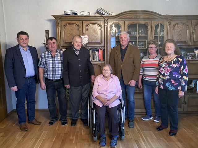 Der Jubilar mit seinen Gratulanten. | Foto: Stadtgemeinde Schrems