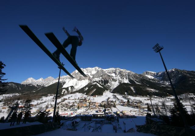 Die weltbesten Nordischen Kombiniererinnen und Kombinierer springen und laufen am Wochenende wieder in der Ramsau. | Foto: GEPA pictures