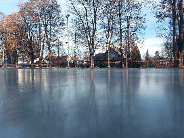 Der Eislaufplatz im Knittelfelder Stadtpark steht bereit. | Foto: KK