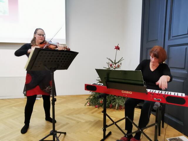 Hannelore Farnleitner-Ramminger (Geige) und Ulrike Dusleag (Klavier) | Foto: Hermine Arnold