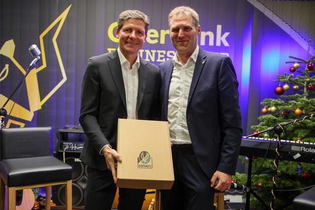 Oliver Glasner und SVR-Geschäftsführer Rainer Wöllinger.
 | Foto: SVR/Schröckelsberger