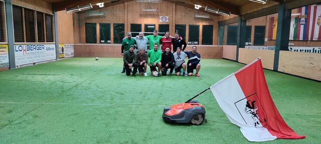 In der Mühlheimer Halle mit Kunstrasen. | Foto: Michael Retzinger