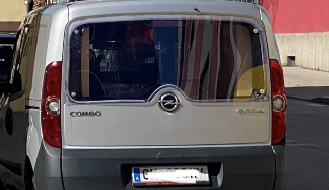 Die mobile Geschwindigkeitsmessung befindet sich in einem grauen Opel Combo. Aktuell ist das mobile Radar nicht im Einsatz.