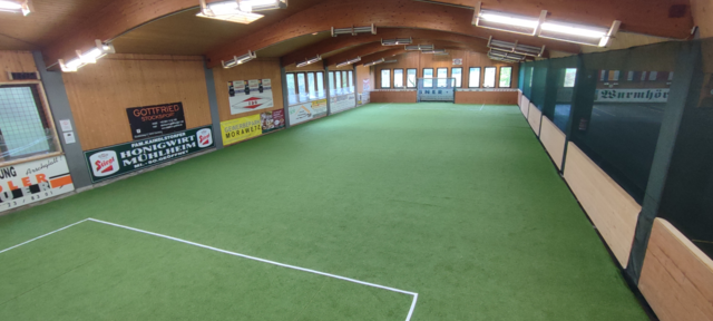 Kicker Halle in Mühlheim mit Kunstrasen. | Foto: Michael Retzinger