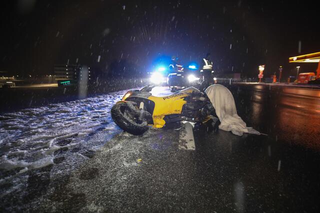 Der verletzte Mopedlenker wurde ins Krankenhaus Wels gebracht. | Foto: laumat.at/Christian Schürrer