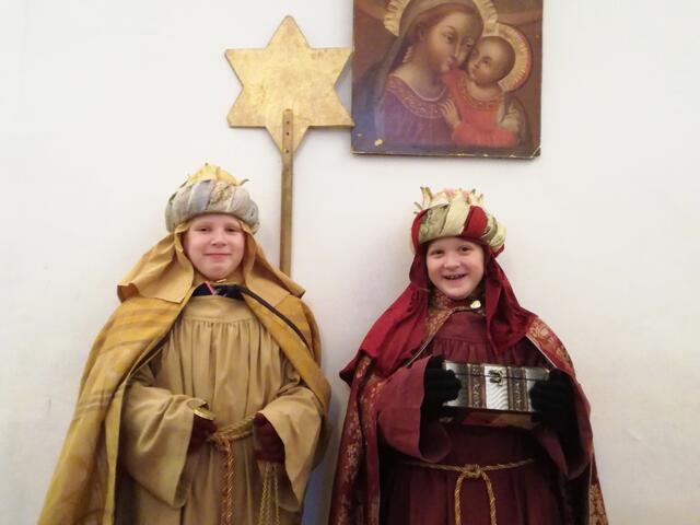 Die Sternsinger Johannes und Margareta von der Pfarre St. Rochus. | Foto: Elisabeth Seper 
