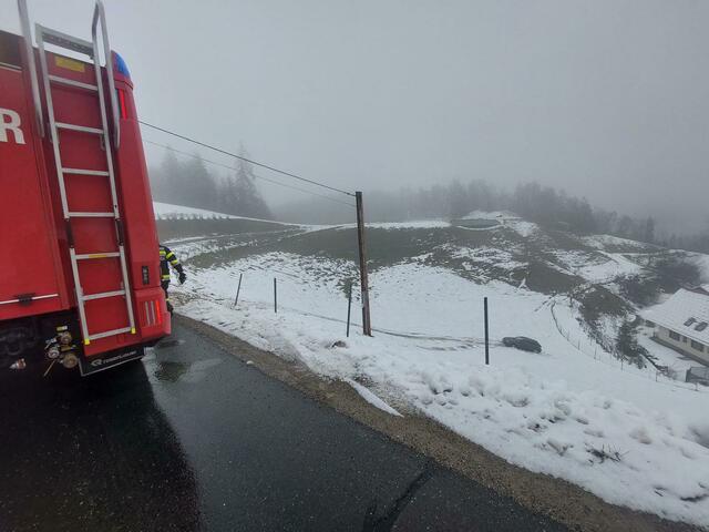 Am Eichberg war die FF Leutschach am Samstag mit einer Fahrzeugbergung beschäftigt. | Foto: FF