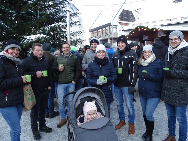 Vroni und Leopold Auer, Julian Obergmeiner, Bernhard Weber, Bernhard und Barbara Heigl, Anna und Florian Hackl, sowie Marie Heigl im Vordergrund | Foto: Simon Glösl