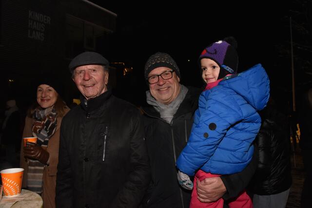 Alt-LR Annette Leja, Alt-LH Alois Partl, Bgm. Benedikt Erhard und Martha waren von dem Konzert begeistert.