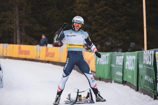 Geschafft: Thomas Kammerlander feierte gleich zum Auftakt der neuen Weltcupsaison einen Sieg. | Foto: ÖRV/Miriam Jennewein