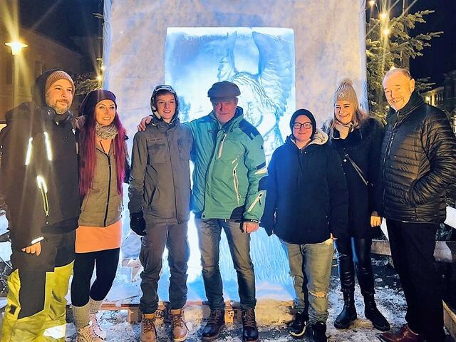 Mit einem Engel im Hintergrund | Foto: KK