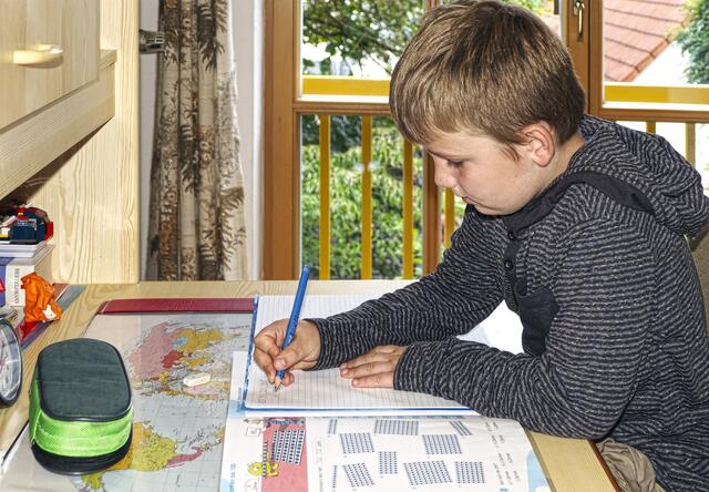 Die Einkommensgrenze für die Schulkostenbehilfe wurde angehoben. Die Förderperiode 2022 endet mit dem 31.12.2022.  | Foto: Pixabay/anaterate (Symbolbild)