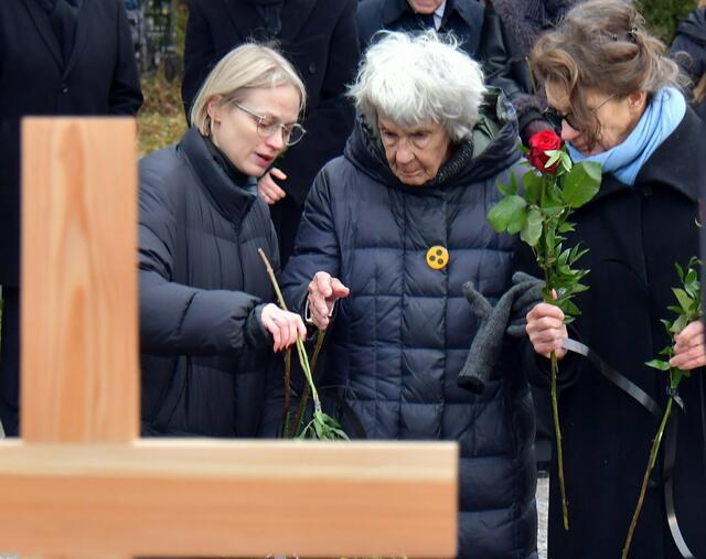 Mavie Hörbiger (li) Monika Tramitz, Manzi Sedlmeir