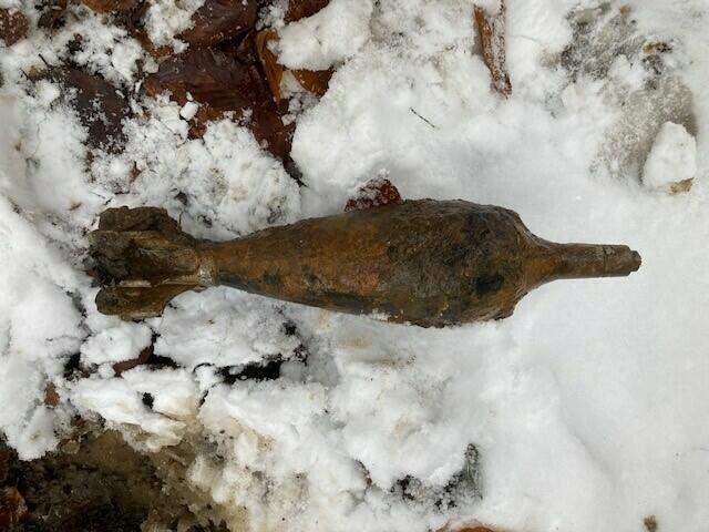 Beim Spielen stießen Kinder in Großgmain am Wochenende auf eine Granate aus dem Zweiten Weltkrieg. | Foto: LPD Salzburg