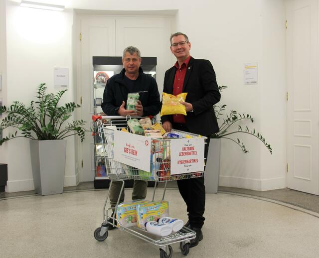 Im Amtshaus kann man nun Lebensmittel abgeben. | Foto: BV 21