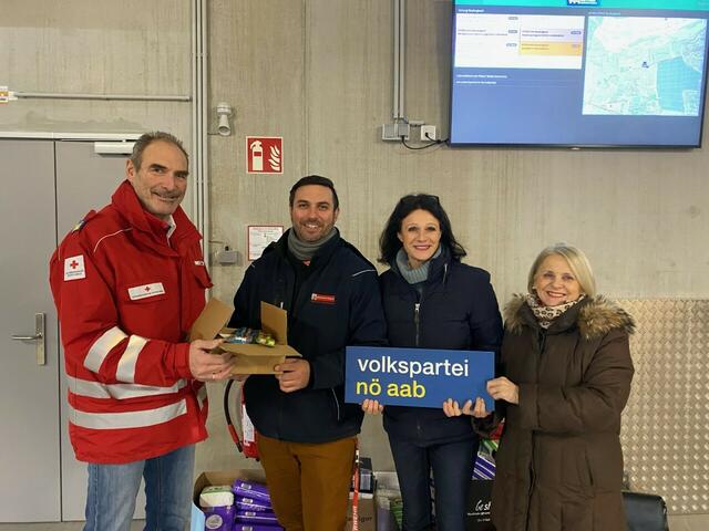 Johannes Hiller, die Obleute des NÖAAB, Florian Steinwendtner und Elfi Riesinger und Josefa Widmann von den ÖVP Frauen.