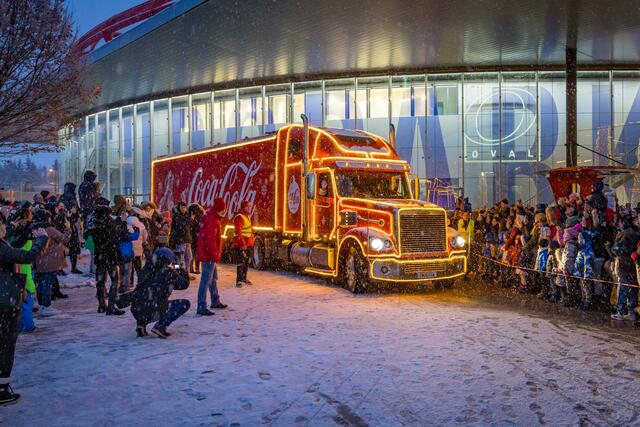 Nach jahrelanger Pause kam der Coca-Cola Weihnachtstruck zurück nach Salzburg. | Foto: wildbild