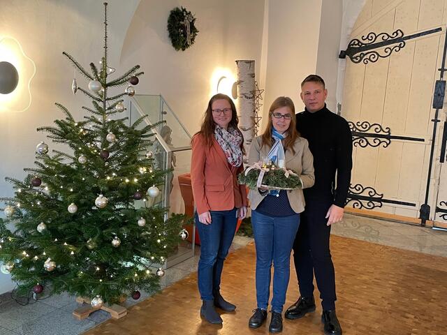 Direktorin Christina Schwarzberger, Bewohner-Interessensvertreterin Bettina und Pflegedienstleiter Philipp Paulinec. | Foto: BRS/Flecker