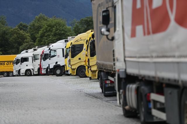 Nicht auf der Liste abgebildet sind etwa LKW- und Berufskraftfahrer oder Busfahrer, obwohl die Aufrechterhaltung des öffentlichen Verkehrs und der Logistikketten immer schwieriger wird. | Foto: Franz Neumayr