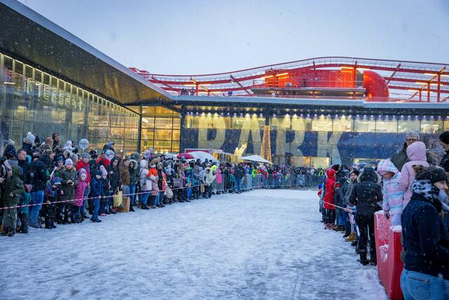 Nach jahrelanger Pause kam der Coca-Cola Weihnachtstruck zurück nach Salzburg. | Foto: wildbild