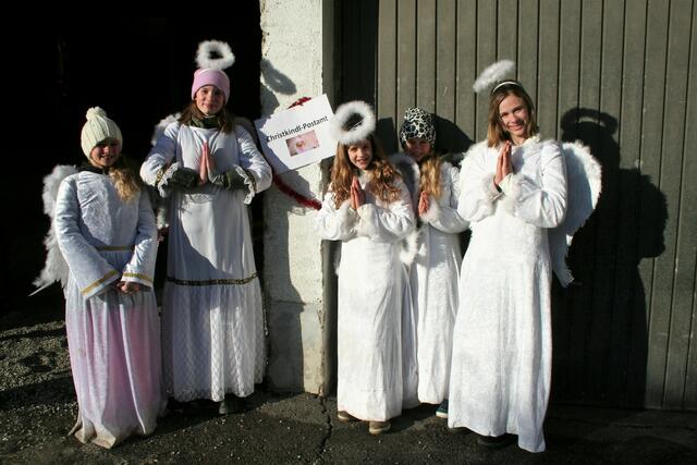 Die Engel Nora, Hanna, Eva, Paula und Lisa von der Christkindl-Poststelle | Foto: Mair