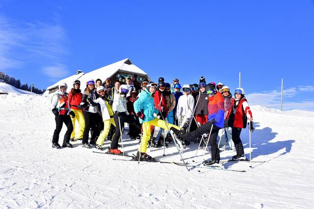 Dass die Schuljugend der Karnischen Region auch auf Skiern gut ausgebildet ist, ist eines der schulischen Ziele der HLW Hermagor. | Foto: Hans Jost