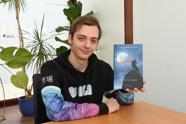 Bereits mit 16 Jahren begann Tobias Strasser-Knopper mit den Arbeiten an seinem Roman.  | Foto: MeinBezirk.at
