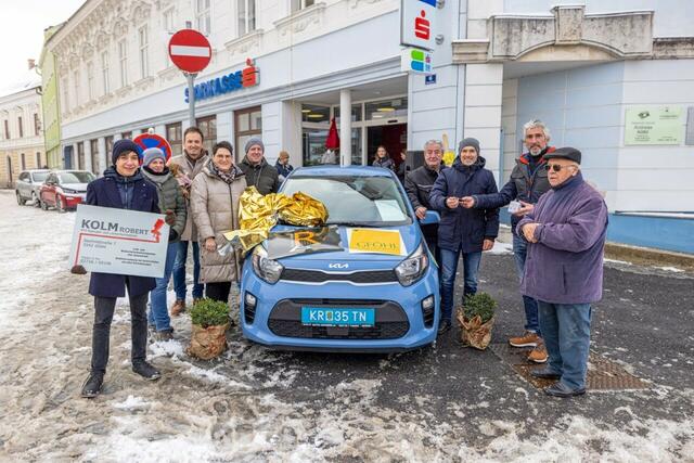 Der glückliche Gewinner mit Obmann Richard Reiter. | Foto: Dennis Kral
