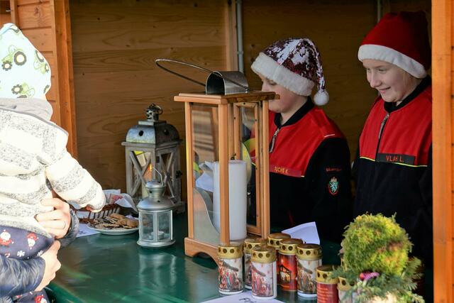 Die Übergabe des Friedenslichts erfolgt durch die Feuerwehrjugend. | Foto: FF Gössendorf