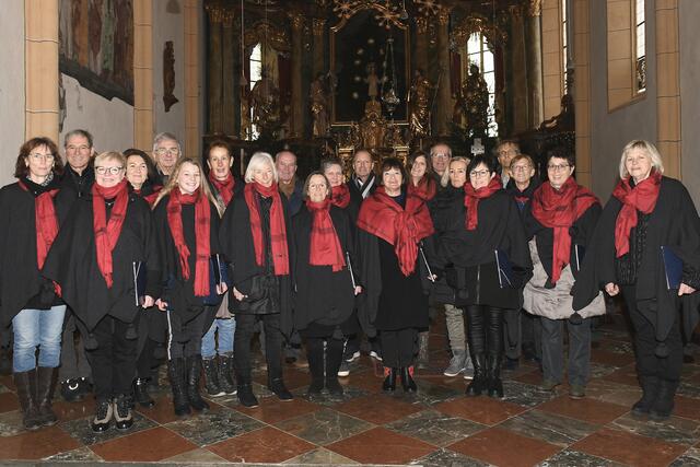 In der festlich geschmückte Pfarrkirche Obervellach wurde für vorweihnachtliche Stimmung gesorgt. | Foto: Gemischter Chor Obervellach
