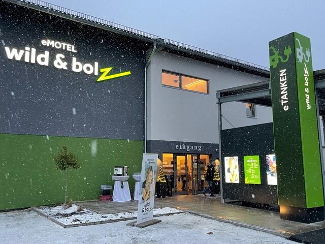 Schneetreiben konnte die Feierlaune nicht trüben: Eröffnung des „wild &amp; bolz" in Trieben  | Foto: Fröhlich Marketing