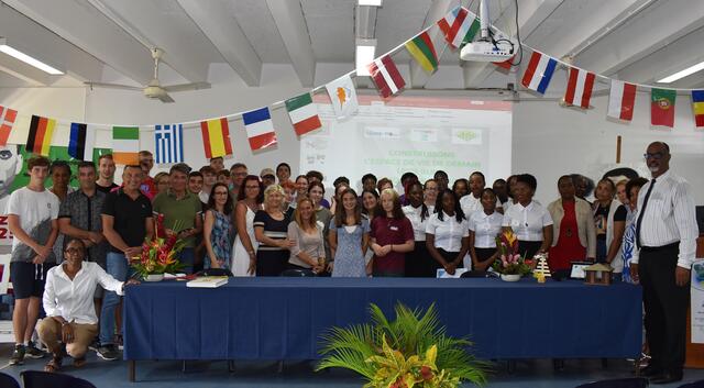 Die Projekteilnehmer am Schulcampus auf Martinique | Foto: HTL Pinkafeld