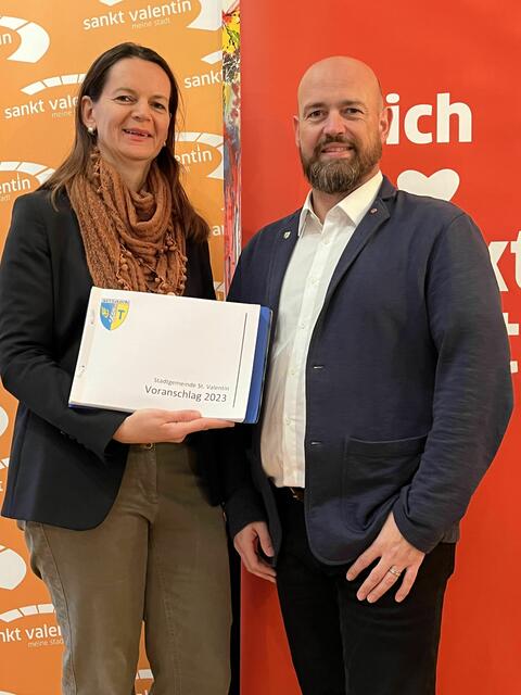 Bgm.in Kerstin Suchan-Mayr mit Vorschlag für 2023. | Foto: Stadtgemeinde Sankt Valentin