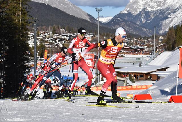 2022 hatte sich der Norweger Joergen Graabak den prestigereichen Titel in Seefeld gesichert. Lediglich der Hauch von 1,5 Sekunden fehlten Lokalmatadator Johannes Lamparter (hier voran) auf den Gesamtsieg.