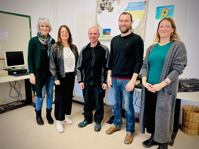 Team Repair Café Braunau: v. li. Petra Wagner (Umwelt Profis Braunau), Ursula Erlmoser (FAB Braunau), Jürgen Heimberger (FAB-Team Werkstätte), Christian Fuchsmayer (Verein kuli - Kultur.Land.Impulse) und Daniela Auer (ZIMT Braunau). | Foto: Umwelt Profis Braunau