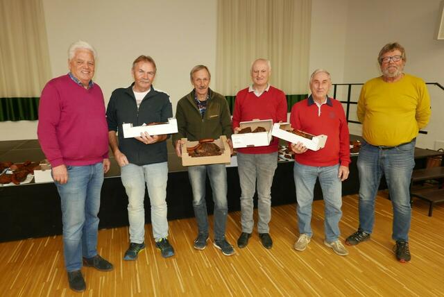 Jeder Teilnehmer beim "Schnapsen" konnte sich über wertvolle Preise freuen. | Foto: Pensionistenverband Gleisdorf