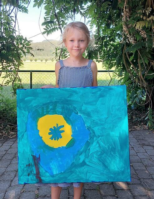 Mathea und ihr "Brunnen" mit einem Teich rundherum | Foto: Lea-Céline Ambrusch