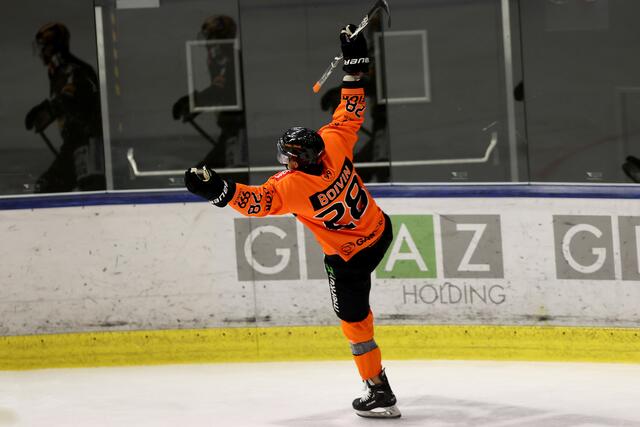 Wie einst Roli Schurian: Michael Boivin (99ers), November 2022 | Foto: GEPA