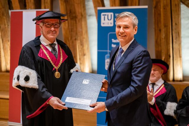 Gerhard Freudenthaler (rechts) und Vizerektor Kurt Matyas. | Foto: Klaus Ranger
