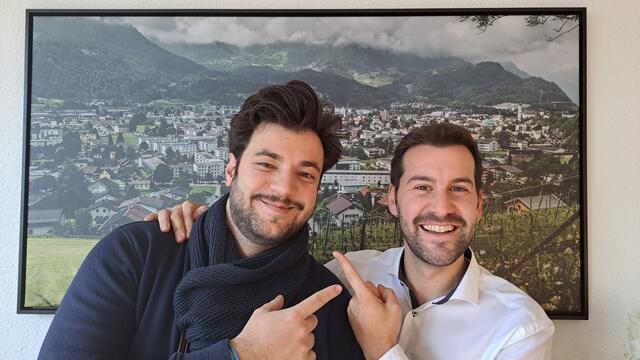 Stadtrat Cenk Dogan und Bürgermeister Simon Tschann (rechts) tragen ab sofort wieder Vollbart statt Schnurrbart | Foto: Stadt Bludenz