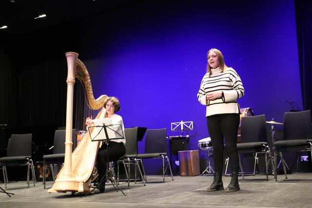 Emma Moser und Lisa Schwinger  | Foto: Edith Ertl