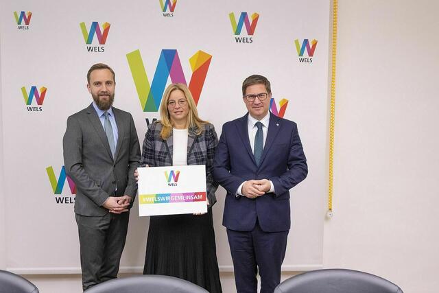 (v.r.:) Bürgermeister Andreas Rabl, Sozialreferentin Christa Raggl-Mühlberger und Wirtschaftsstadtrat Martin Oberndorfer präsentierten das Welser Unterstützungspaket. | Foto: Stadt Wels