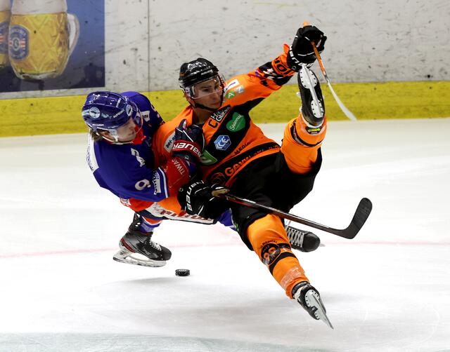 Hoppala. Die Eishockey-Saison 2021/22 endete für Daniel Oberkofler und seine 99ers wenig erfreulich. | Foto: GEPA