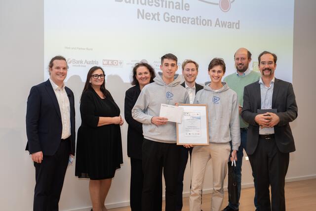„Ich bin sehr stolz auf die Erfolge unserer Schülerinnen und Schüler", freut sich Direktorin Monika Wiercimak. | Foto: Maygasse Business Academy