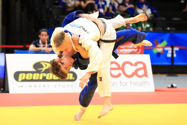 EJU Junior European Cup: Judoka Marcus Romnaes (NOR) und Ross Dempsey (GBR) heben ab, Anfang Juni. | Foto: GEPA
