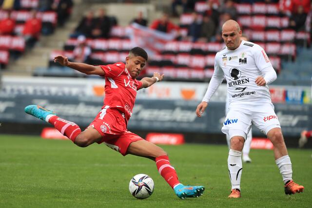 Und Abschuss: Dornbirns Mario Jokic kann Pedro Felipe dos Santos Santana (GAK) nur noch zuschauen. | Foto: GEPA