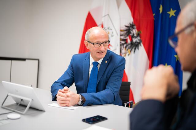 Landeshauptmann Anton Mattle im Gespräch mit CR Sieghard Krabichler. | Foto: © Fitsch